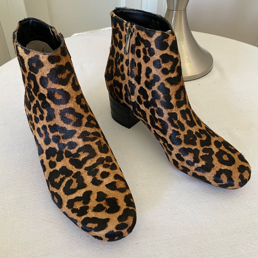 Sam Edelman Leopard booties size 7